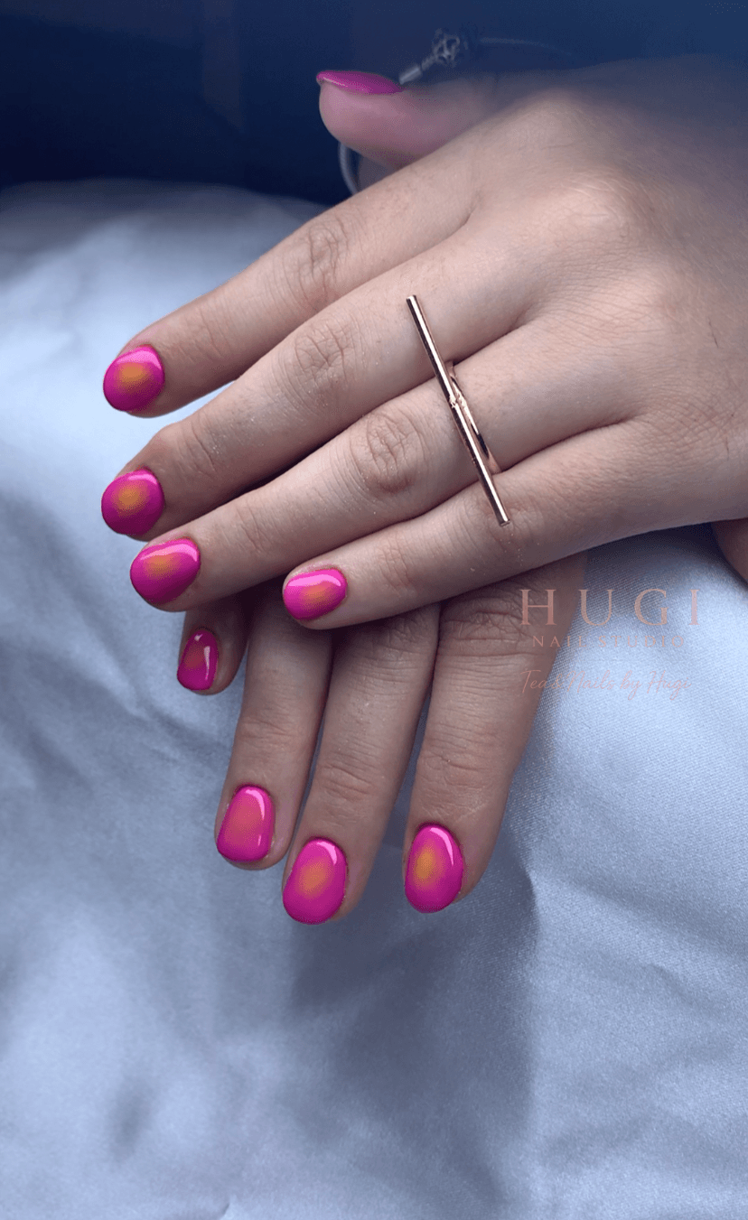 Pink-narancsos aura hatású naplemente köröm