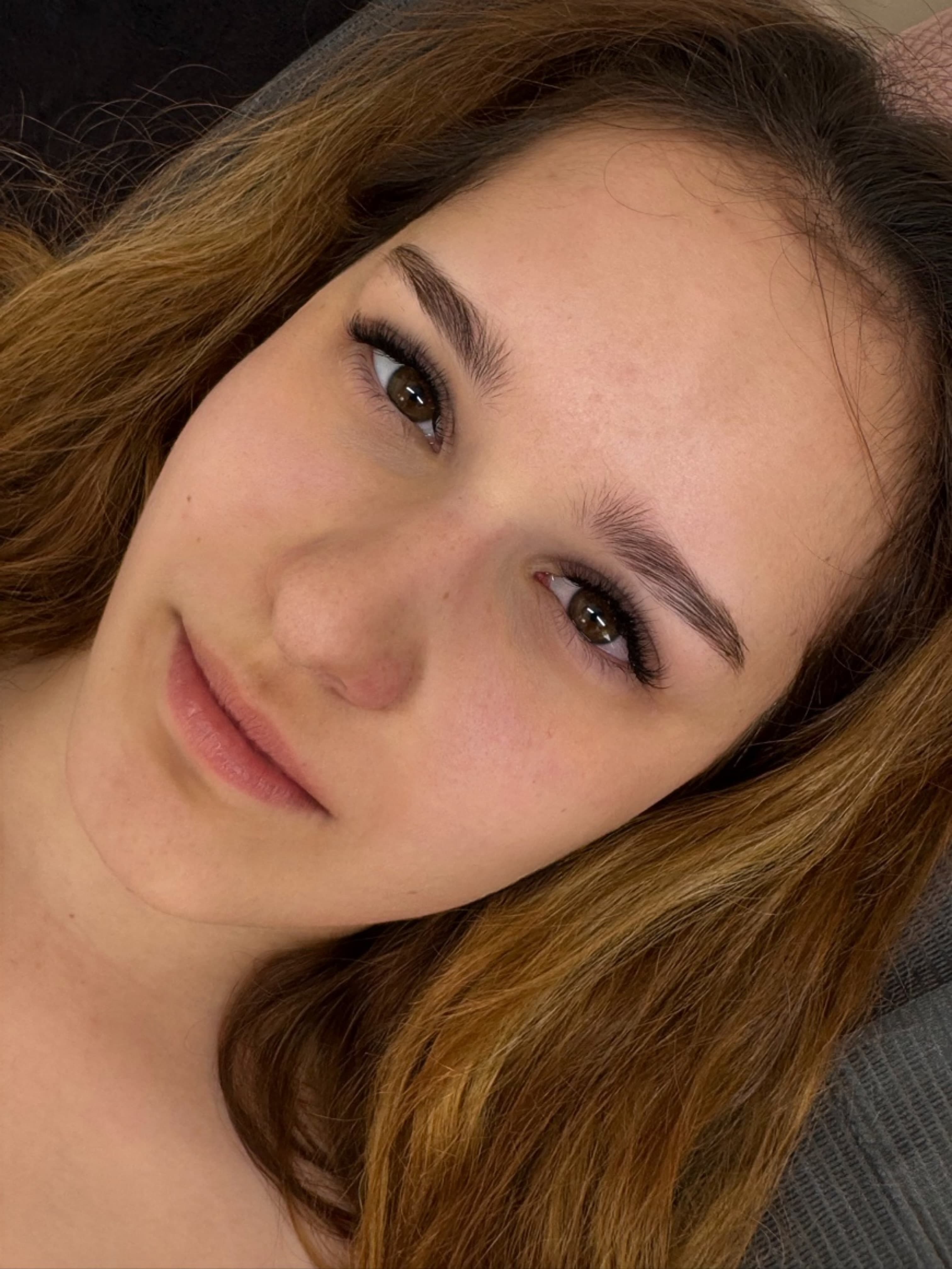 Természetes hatású UV műszempillaszett – Noémi Lashes munkája
